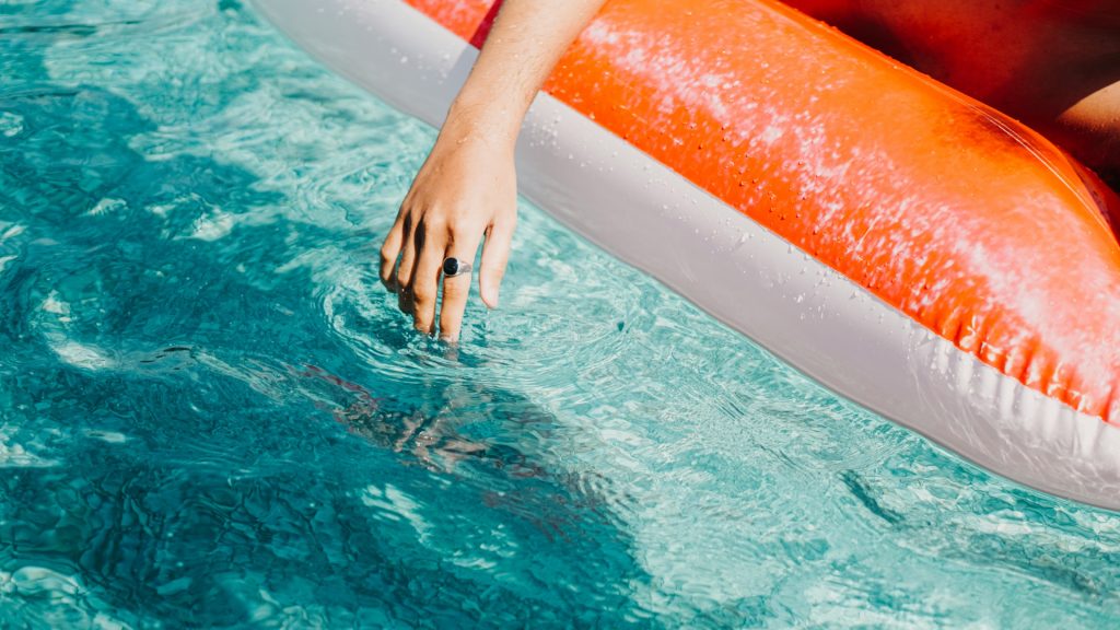 Piscine hors-sol : l'importance de choisir la bonne pompe à chaleur